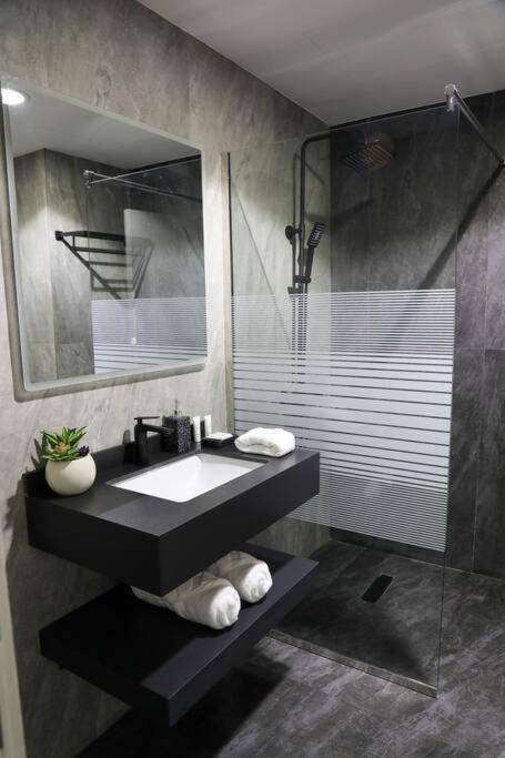 Deal!!! Brand New 1 Bed Condo In The Heart Of Dubai Marina Exterior photo